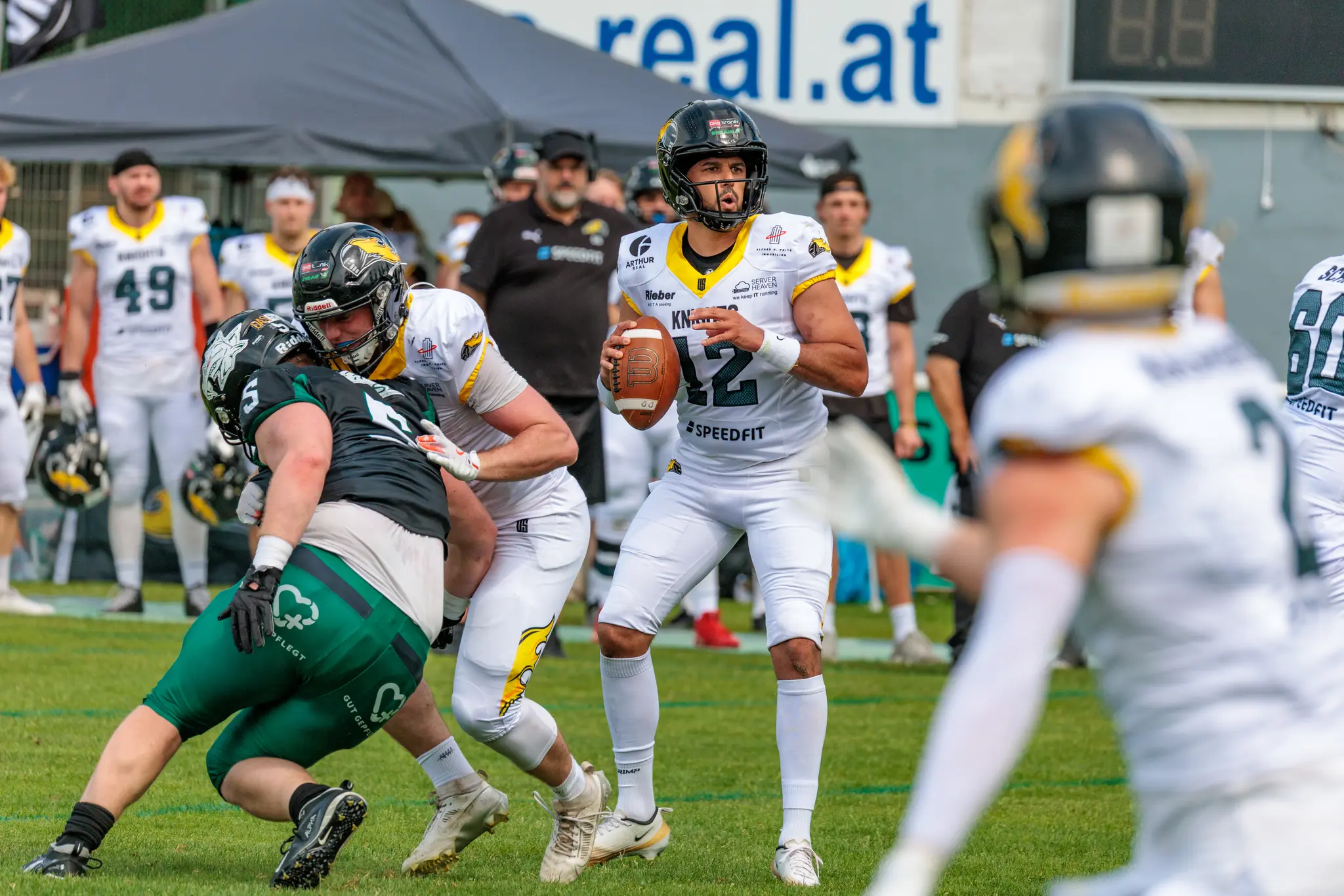 Quarterback der Danube Dragons im Spiel gegen die Vienna Knights bei einem AFL American Football Match