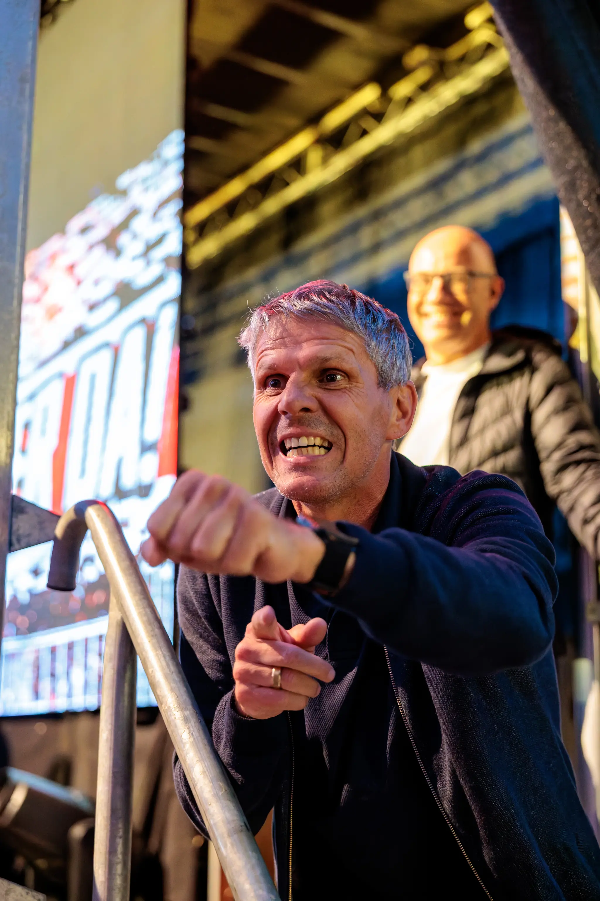 Der LASK-Trainer zeigt sich bei der emotionalen Meisterfeier in Linz mit einer geballten Faust voller Begeisterung