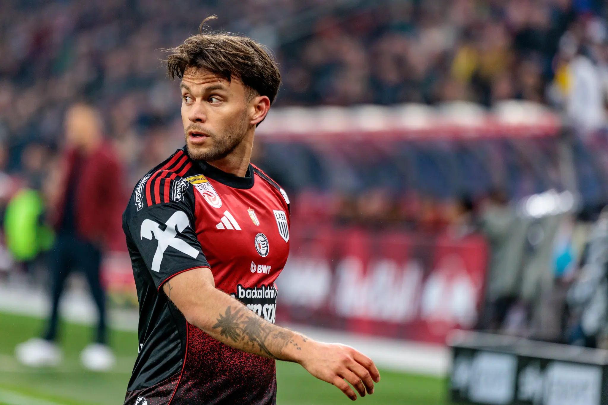 Seitenprofil eines LASK-Spielers während des 3:2-Auswärtssiegs gegen Red Bull Salzburg in der ADMIRAL Bundesliga Meistergruppe