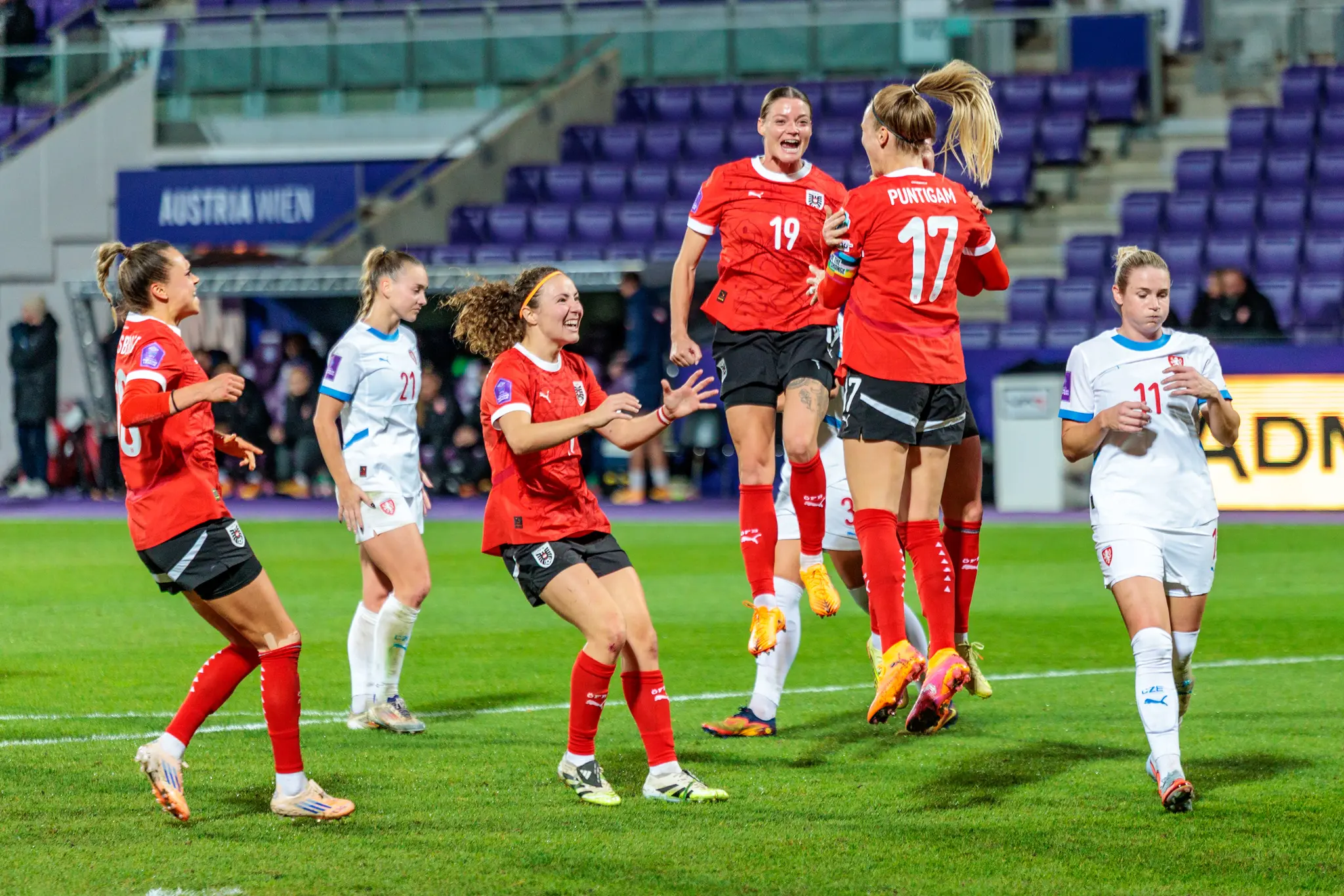 Rote Karte, Elfmeter, später Jubel: Österreich bleibt in Liga A