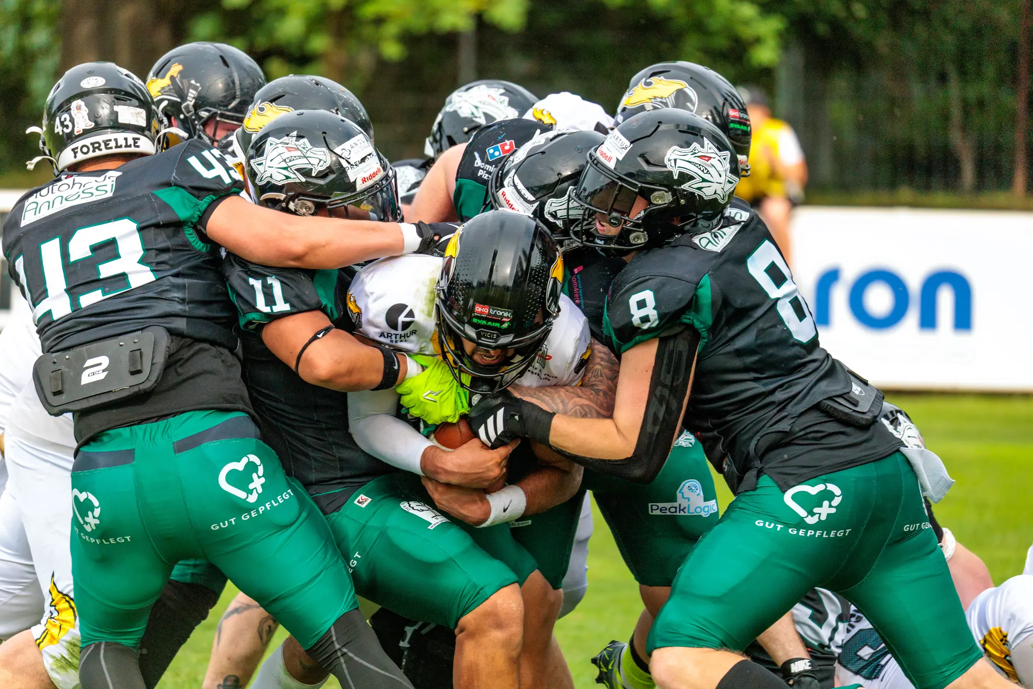 Actionreiche Szene beim AFL-Spiel zwischen Danube Dragons und Vienna Knights