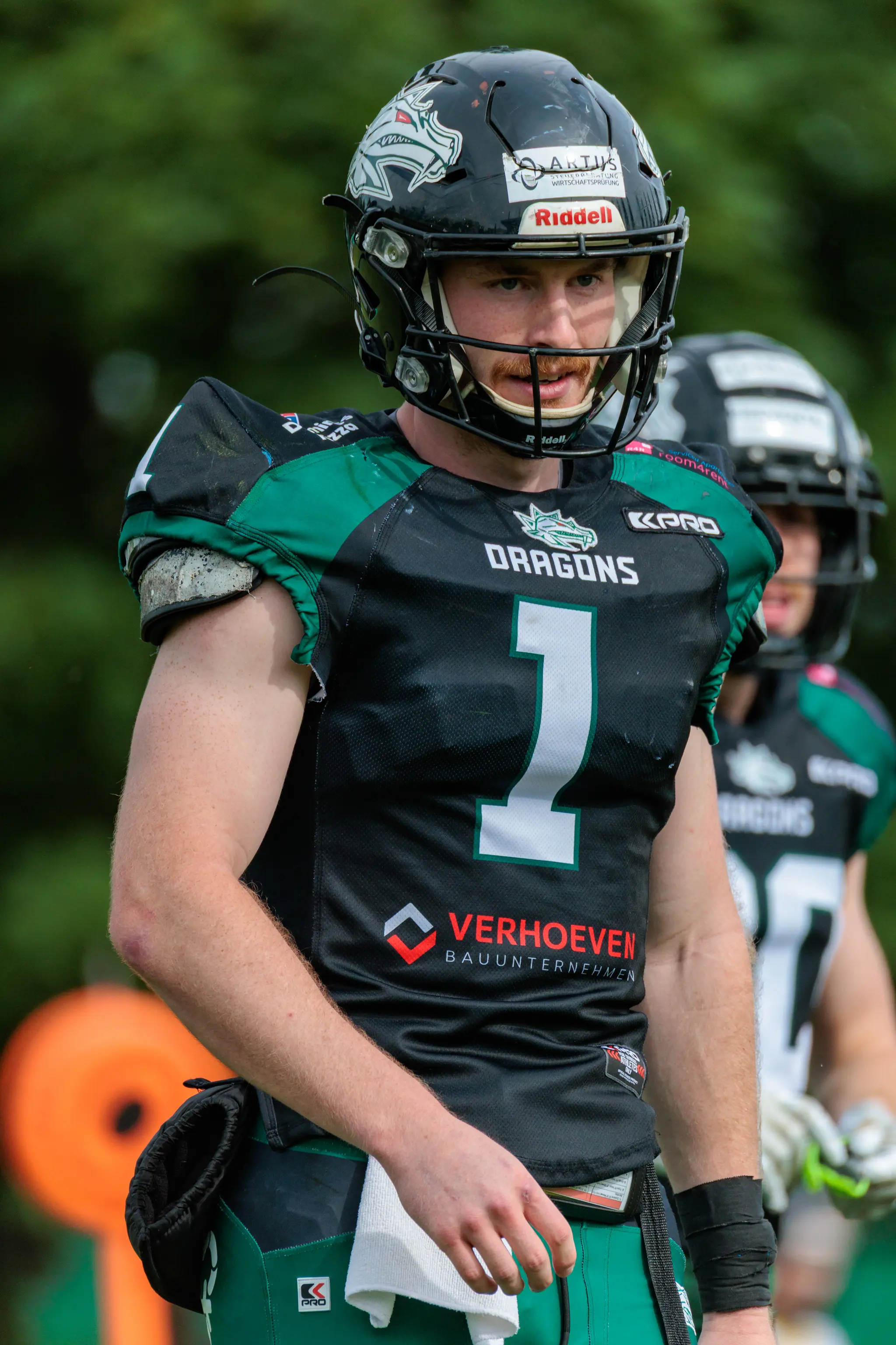 Quarterback der Danube Dragons in Action während des American Football Spiels gegen die Vienna Knights