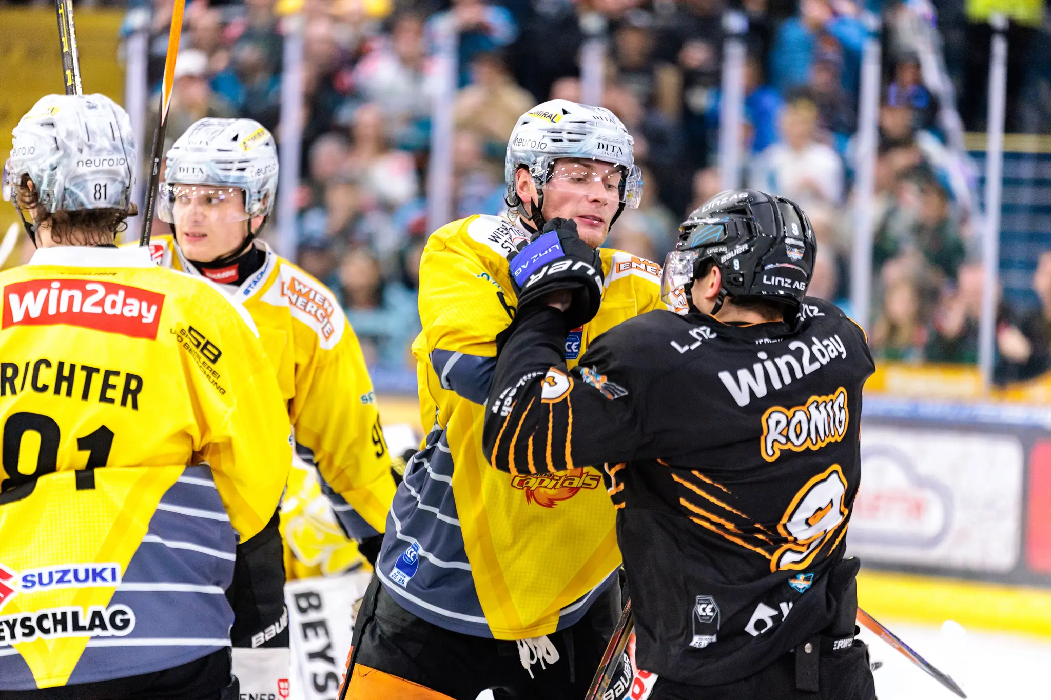 Hitziges Duell in Linz: Black Wings behalten kühlen Kopf und siegen 4:1.