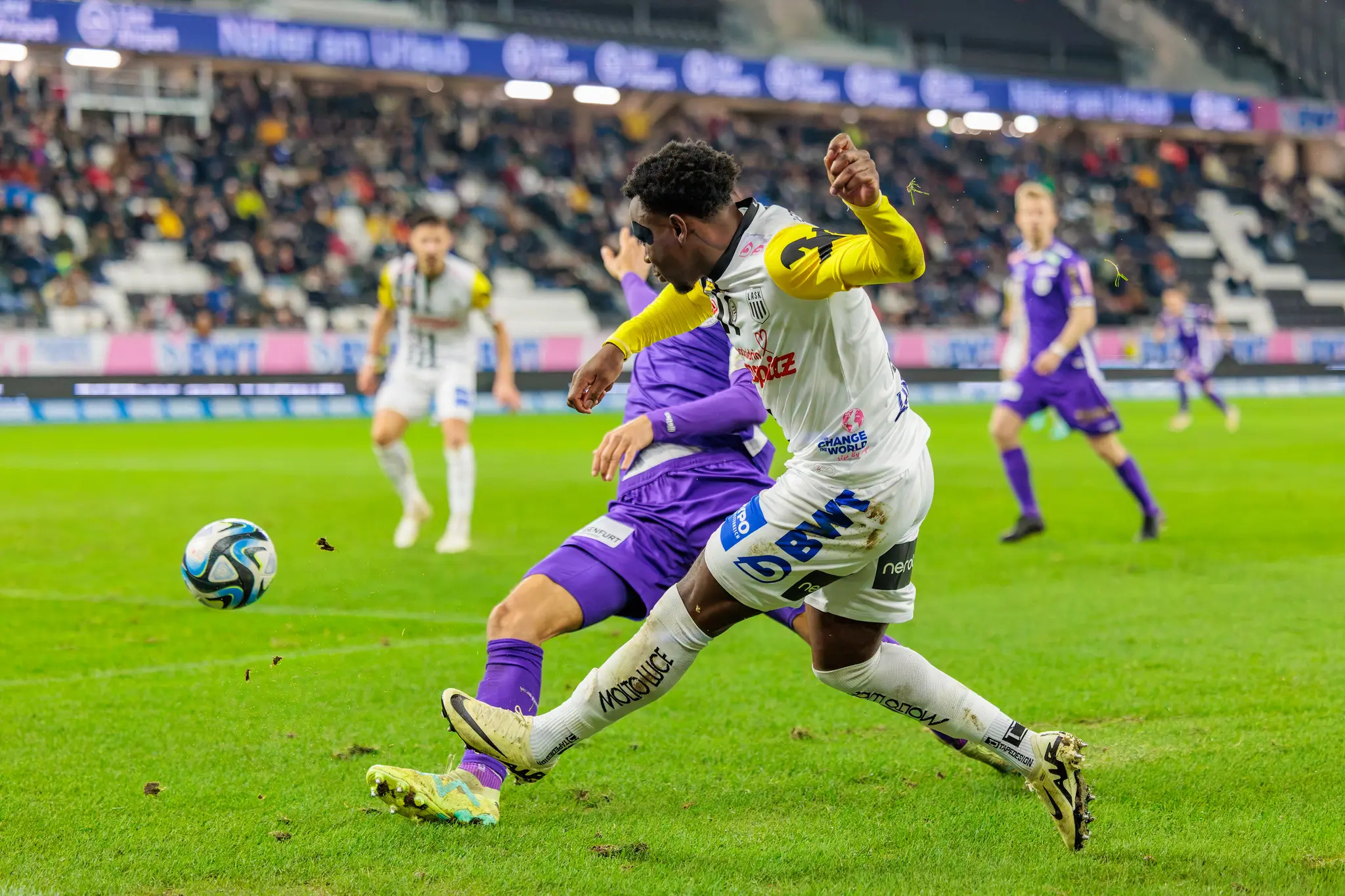 Spektakel in Linz: Zulj-Doppelpack sichert LASK spätes Remis gegen Klagenfurt