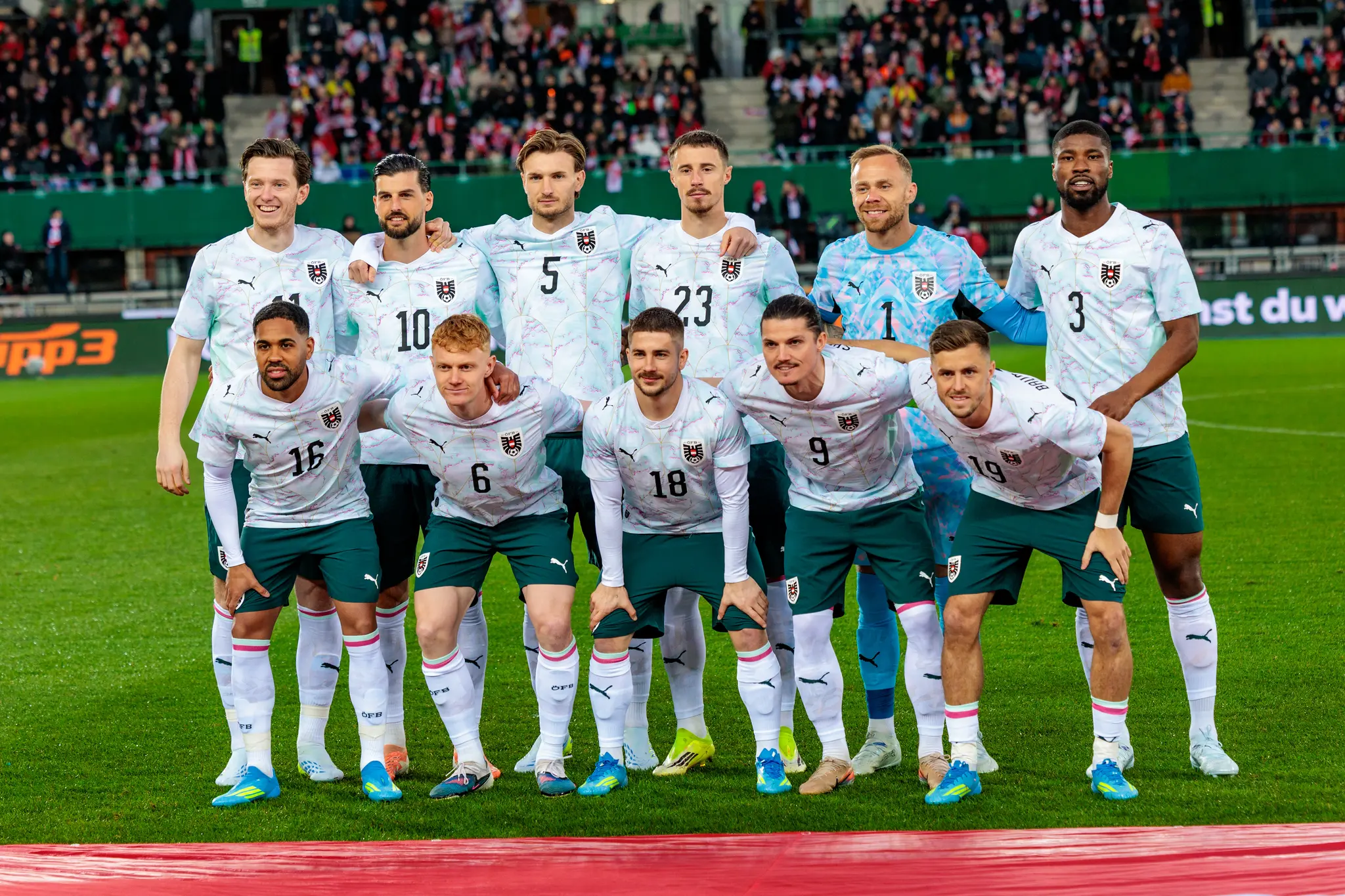 Die österreichische Fußballnationalmannschaft posiert vor dem 5:1-WM-Testspielsieg gegen Ghana für ein Gruppenfoto