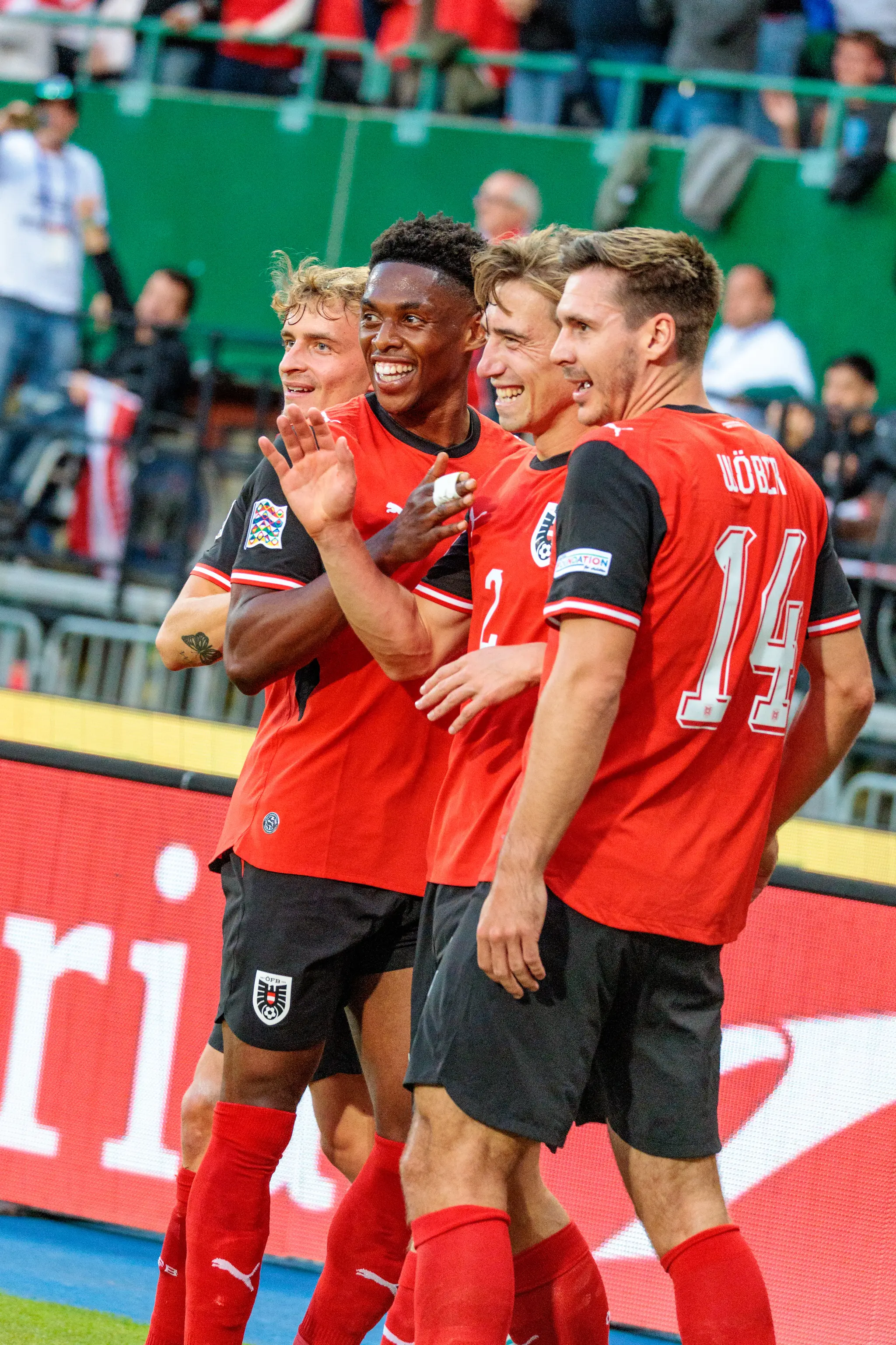 Vier österreichische Spieler jubeln nach dem 1:0, darunter David Affengruber (2) und Maximilian Wöber (14).