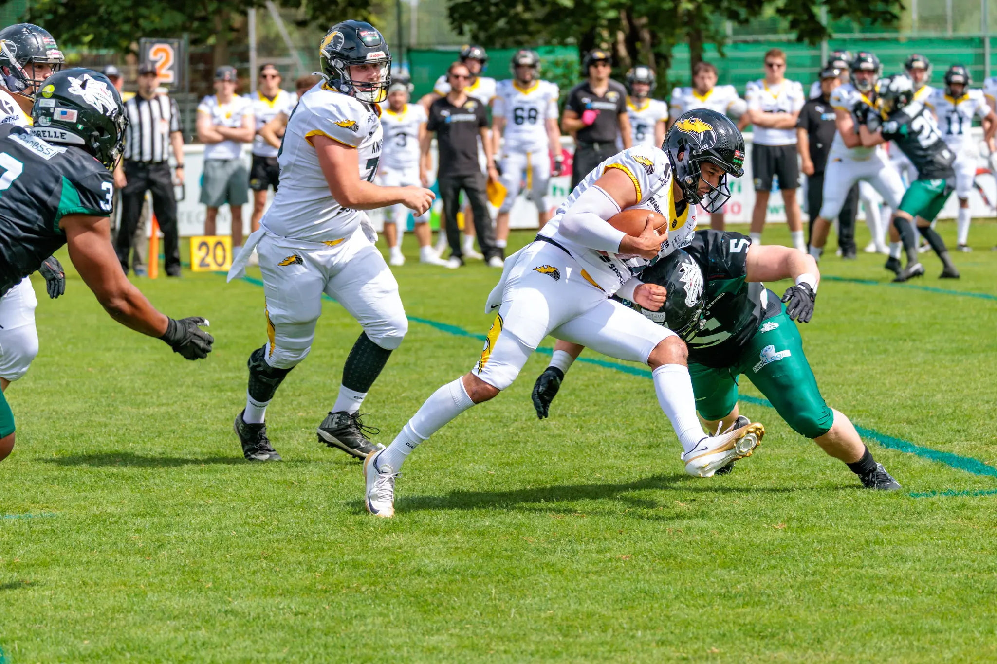 Ein Spieler der Danube Dragons erzielt einen Touchdown gegen die Vienna Knights in der Austrian Football League